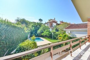 Casa à venda com 350m², 3 dormitórios, 1 suíte, 2 vagas, no bairro Vila Assunção em Porto Alegre