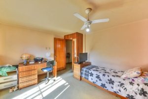 Casa à venda com 350m², 3 dormitórios, 1 suíte, 2 vagas, no bairro Vila Assunção em Porto Alegre