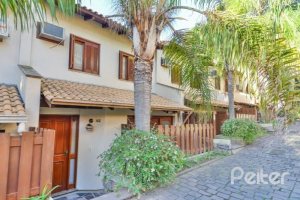 Casa em Condomínio à venda com 245m², 3 dormitórios, 1 suíte, 3 vagas, no bairro Vila Assunção em Porto Alegre