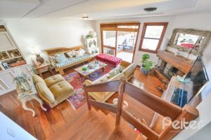 Casa em Condomínio à venda com 245m², 3 dormitórios, 1 suíte, 3 vagas, no bairro Vila Assunção em Porto Alegre