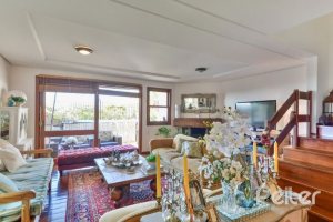 Casa em Condomínio à venda com 245m², 3 dormitórios, 1 suíte, 3 vagas, no bairro Vila Assunção em Porto Alegre