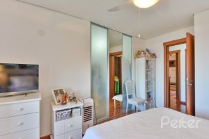 Casa em Condomínio à venda com 245m², 3 dormitórios, 1 suíte, 3 vagas, no bairro Vila Assunção em Porto Alegre