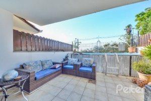 Casa em Condomínio à venda com 245m², 3 dormitórios, 1 suíte, 3 vagas, no bairro Vila Assunção em Porto Alegre