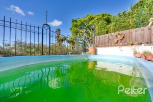 Casa em Condomínio à venda com 245m², 3 dormitórios, 1 suíte, 3 vagas, no bairro Vila Assunção em Porto Alegre