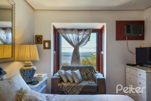 Casa em Condomínio à venda com 245m², 3 dormitórios, 1 suíte, 3 vagas, no bairro Vila Assunção em Porto Alegre