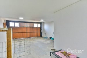 Casa em Condomínio à venda com 245m², 3 dormitórios, 1 suíte, 3 vagas, no bairro Vila Assunção em Porto Alegre