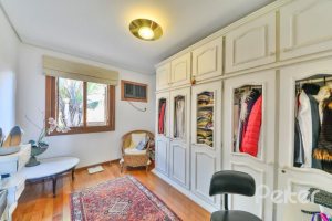 Casa em Condomínio à venda com 245m², 3 dormitórios, 1 suíte, 3 vagas, no bairro Vila Assunção em Porto Alegre