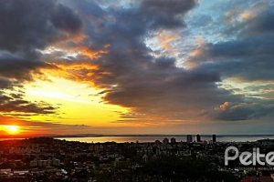 Casa à venda com 399m², 3 dormitórios, 3 suítes, 4 vagas, no bairro Nonoai em Porto Alegre