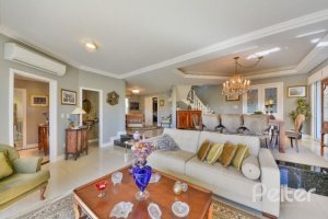 Casa à venda com 399m², 3 dormitórios, 3 suítes, 4 vagas, no bairro Nonoai em Porto Alegre