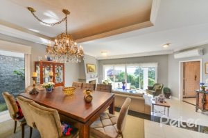 Casa à venda com 399m², 3 dormitórios, 3 suítes, 4 vagas, no bairro Nonoai em Porto Alegre