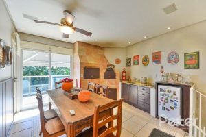 Casa à venda com 399m², 3 dormitórios, 3 suítes, 4 vagas, no bairro Nonoai em Porto Alegre