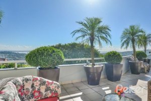 Casa à venda com 399m², 3 dormitórios, 3 suítes, 4 vagas, no bairro Nonoai em Porto Alegre