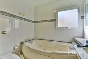 Casa à venda com 399m², 3 dormitórios, 3 suítes, 4 vagas, no bairro Nonoai em Porto Alegre