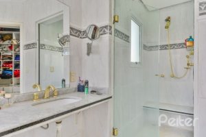 Casa à venda com 399m², 3 dormitórios, 3 suítes, 4 vagas, no bairro Nonoai em Porto Alegre