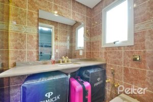 Casa à venda com 399m², 3 dormitórios, 3 suítes, 4 vagas, no bairro Nonoai em Porto Alegre