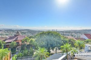 Casa à venda com 399m², 3 dormitórios, 3 suítes, 4 vagas, no bairro Nonoai em Porto Alegre