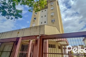 Apartamento à venda com 65m², 2 dormitórios, 1 suíte, 1 vaga, no bairro Camaquã em Porto Alegre