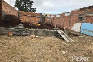 Terreno à venda, no bairro Camaquã em Porto Alegre