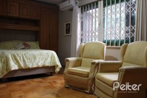 Casa à venda com 354m², 3 dormitórios, 2 suítes, 4 vagas, no bairro Ipanema em Porto Alegre