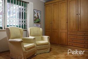 Casa à venda com 354m², 3 dormitórios, 2 suítes, 4 vagas, no bairro Ipanema em Porto Alegre