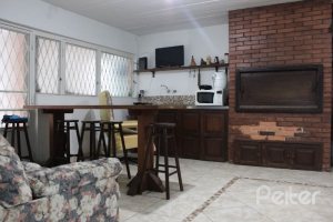Casa à venda com 354m², 3 dormitórios, 2 suítes, 4 vagas, no bairro Ipanema em Porto Alegre