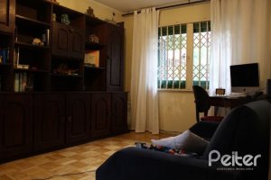 Casa à venda com 354m², 3 dormitórios, 2 suítes, 4 vagas, no bairro Ipanema em Porto Alegre