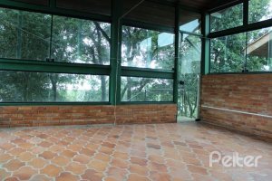 Casa à venda com 354m², 3 dormitórios, 2 suítes, 4 vagas, no bairro Ipanema em Porto Alegre