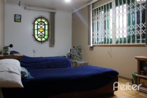 Casa à venda com 354m², 3 dormitórios, 2 suítes, 4 vagas, no bairro Ipanema em Porto Alegre