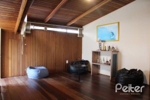 Casa à venda com 354m², 3 dormitórios, 2 suítes, 4 vagas, no bairro Ipanema em Porto Alegre