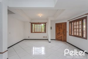 Casa à venda com 309m², 4 dormitórios, 1 suíte, 3 vagas, no bairro Teresópolis em Porto Alegre