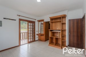 Casa à venda com 309m², 4 dormitórios, 1 suíte, 3 vagas, no bairro Teresópolis em Porto Alegre