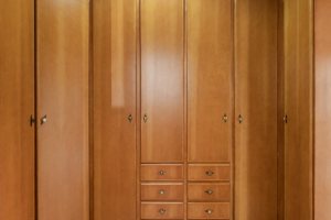 Casa à venda com 309m², 4 dormitórios, 1 suíte, 3 vagas, no bairro Teresópolis em Porto Alegre