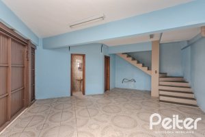 Casa à venda com 309m², 4 dormitórios, 1 suíte, 3 vagas, no bairro Teresópolis em Porto Alegre