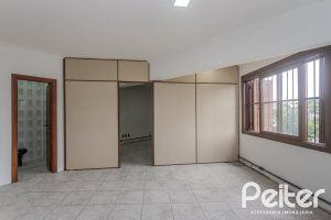 Comercial à venda com 309m², 4 dormitórios, 1 suíte, 3 vagas, no bairro Teresópolis em Porto Alegre