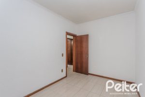 Comercial à venda com 309m², 4 dormitórios, 1 suíte, 3 vagas, no bairro Teresópolis em Porto Alegre