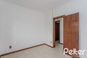 Comercial à venda com 309m², 4 dormitórios, 1 suíte, 3 vagas, no bairro Teresópolis em Porto Alegre