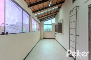 Comercial à venda com 309m², 4 dormitórios, 1 suíte, 3 vagas, no bairro Teresópolis em Porto Alegre
