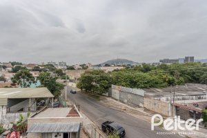 Comercial à venda com 309m², 4 dormitórios, 1 suíte, 3 vagas, no bairro Teresópolis em Porto Alegre