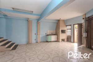 Comercial à venda com 309m², 4 dormitórios, 1 suíte, 3 vagas, no bairro Teresópolis em Porto Alegre