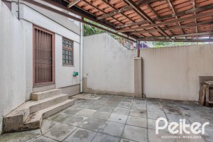 Comercial à venda com 309m², 4 dormitórios, 1 suíte, 3 vagas, no bairro Teresópolis em Porto Alegre