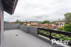 Casa à venda com 240m², 3 dormitórios, 1 suíte, 2 vagas, no bairro Ipanema em Porto Alegre
