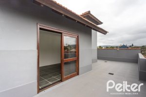 Casa à venda com 240m², 3 dormitórios, 1 suíte, 2 vagas, no bairro Ipanema em Porto Alegre