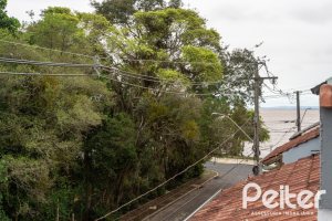 Casa à venda com 240m², 3 dormitórios, 1 suíte, 2 vagas, no bairro Ipanema em Porto Alegre