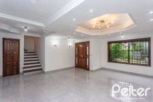 Casa à venda com 240m², 3 dormitórios, 1 suíte, 2 vagas, no bairro Ipanema em Porto Alegre