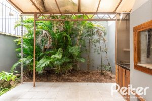 Casa à venda com 240m², 3 dormitórios, 1 suíte, 2 vagas, no bairro Ipanema em Porto Alegre