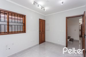 Casa à venda com 240m², 3 dormitórios, 1 suíte, 2 vagas, no bairro Ipanema em Porto Alegre