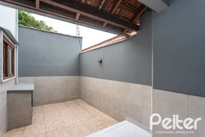 Casa à venda com 240m², 3 dormitórios, 1 suíte, 2 vagas, no bairro Ipanema em Porto Alegre