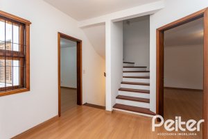 Casa à venda com 240m², 3 dormitórios, 1 suíte, 2 vagas, no bairro Ipanema em Porto Alegre