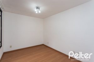 Casa à venda com 240m², 3 dormitórios, 1 suíte, 2 vagas, no bairro Ipanema em Porto Alegre