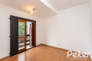 Casa à venda com 240m², 3 dormitórios, 1 suíte, 2 vagas, no bairro Ipanema em Porto Alegre